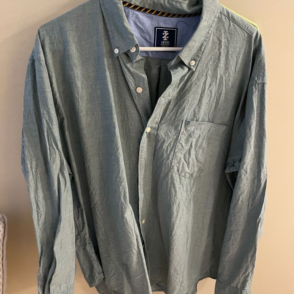 Men’s Izod button down shirt